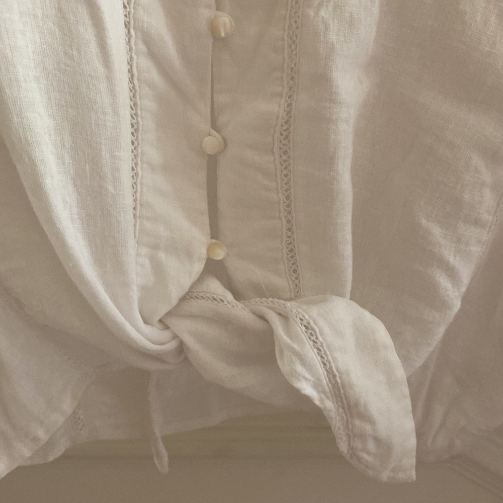 White blouse - Picture 3 of 4